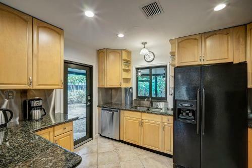 Fantastic 3 Bedroom Heated Salt Pool Home 3 Blocks From Wilton Drive