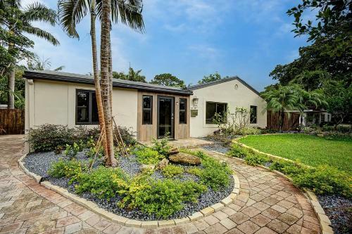 Fantastic 3 Bedroom Heated Salt Pool Home 3 Blocks From Wilton Drive