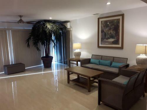 2700 Palms Lauderdale