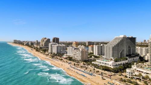 Modern Luxury Beach Hotel Large 2 Bedroom With Views 1707