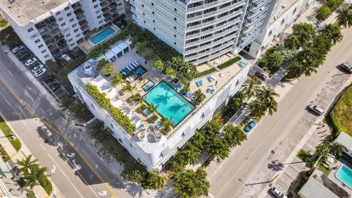 Modern Luxury Beach Hotel Large 2 Bedroom With Views 1707