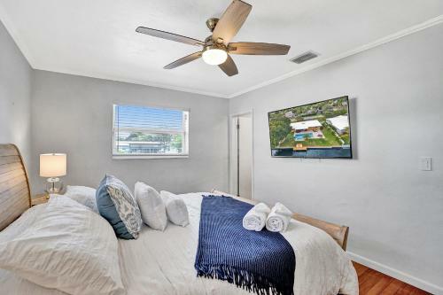 Palm Breeze Waterfront Delight