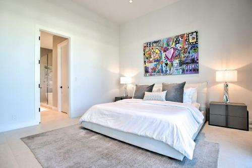 Sleek And Chic Waterfront Home With Private Pool!