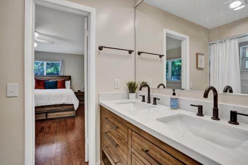 Family Friendly Home- 7 Minutes From The Beach!