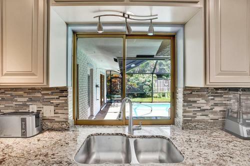 Family Friendly Home- 7 Minutes From The Beach!