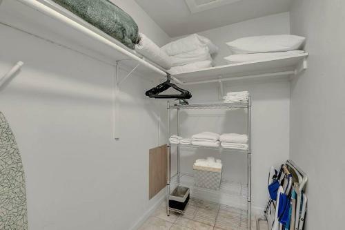 Wilton Manors Cottage West 2 Bed 2 Bath W/own Pool