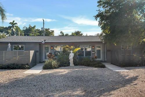 Wilton Manors Cottage West 2 Bed 2 Bath W/own Pool