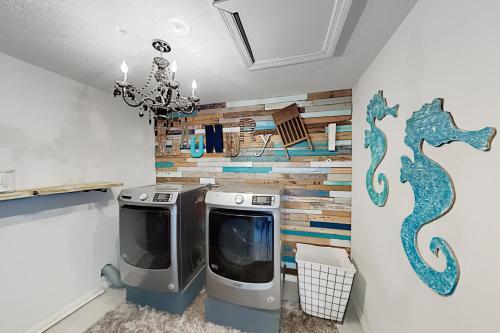 Carefree Poolside Paradise
