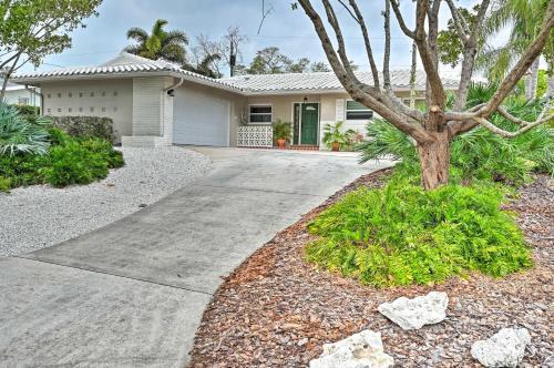 Sunny Largo Retreat 6 Mi To Sand Key Beach!