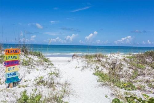 5 O'clock Somewhere - Short Term Rental Home