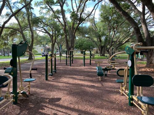 House 3br 1-bath, 8-min From Indian Rocks Beach, Nice Park Thru Back Gate