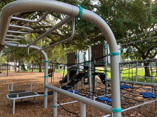 House 3br 1-bath, 8-min From Indian Rocks Beach, Nice Park Thru Back Gate