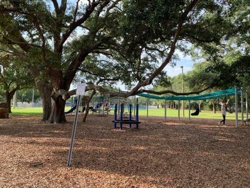 House 3br 1-bath, 8-min From Indian Rocks Beach, Nice Park Thru Back Gate