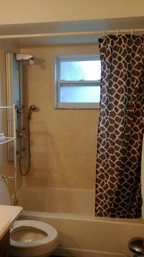 House 3br 1-bath, 8-min From Indian Rocks Beach, Nice Park Thru Back Gate