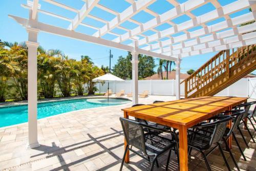 Poolside Palms