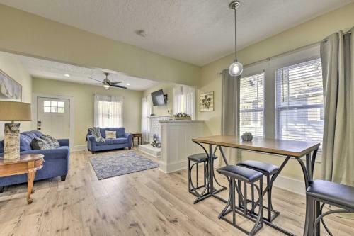 Charming And Central Jacksonville Home With Porch
