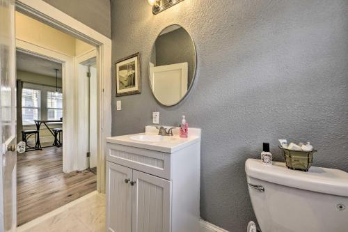 Charming And Central Jacksonville Home With Porch