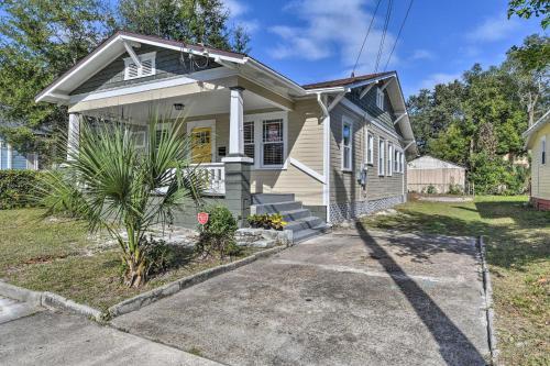 Charming And Central Jacksonville Home With Porch