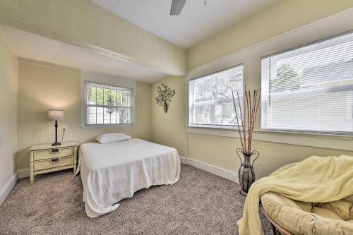 Charming And Central Jacksonville Home With Porch