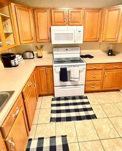 Secluded+spacious 4brfamily Home+self-checkin+wifi