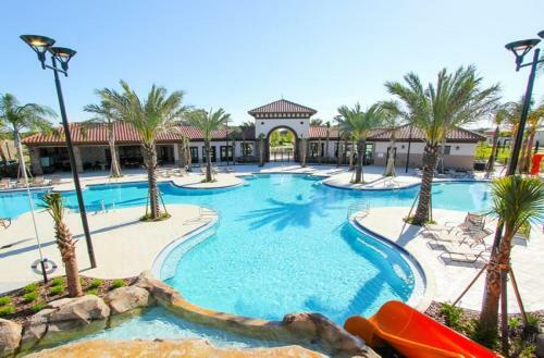 Spectacular Lassie Pool House View
