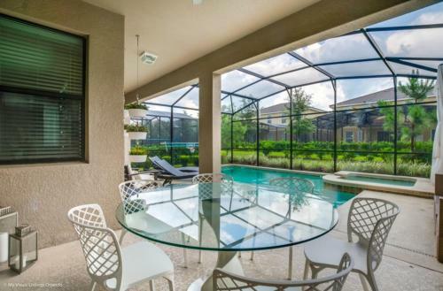 Spectacular Lassie Pool House View