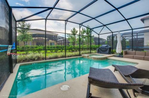 Spectacular Lassie Pool House View