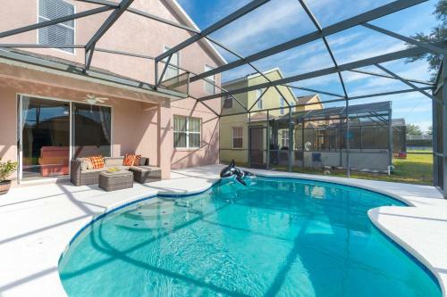 Disney?s Neighboor Modern Farm Style & Sunny Pool