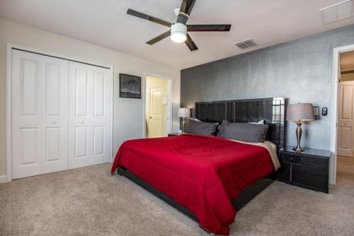 Dramatic Luxury 4 Bedroom Townhome With Pool Townhouse