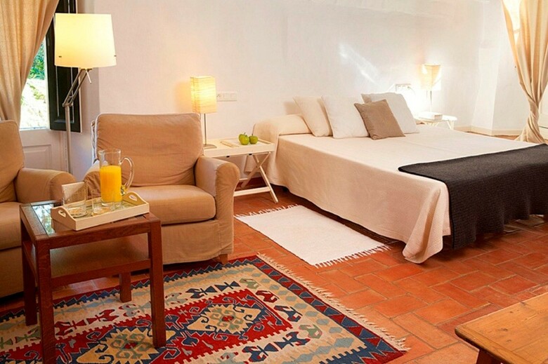 Hotel La Pla�a Madremanya