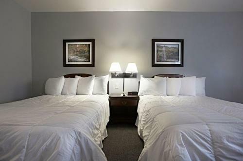 Don Hall's Guesthouse Hotel & Conference Center