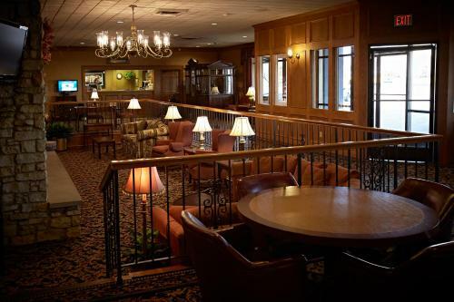 Don Hall's Guesthouse Hotel & Conference Center