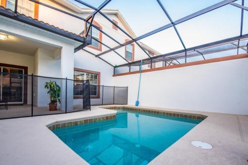 Pristine 4 Bedroom Town Home With Pool Spa Townhouse