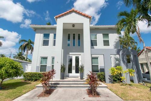 Hollywood Dream House - 5 Bedroom With A Pool