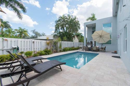 Hollywood Dream House - 5 Bedroom With A Pool