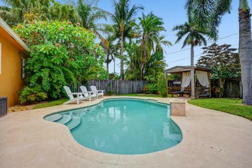 Tropical 3 Bedroom Villa With Heated Pool Mins To Beach