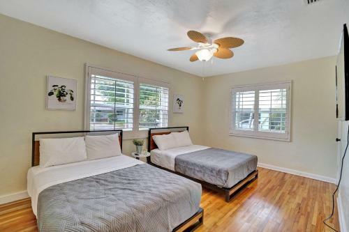 Tropical 3 Bedroom Villa With Heated Pool Mins To Beach