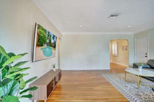 Tropical 3 Bedroom Villa With Heated Pool Mins To Beach