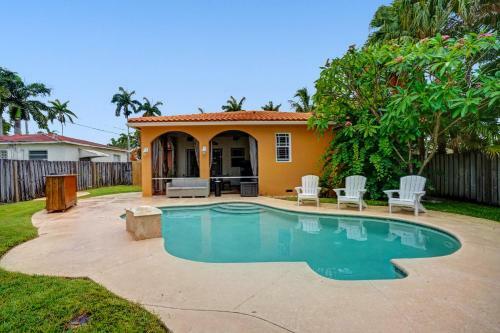 Tropical 3 Bedroom Villa With Heated Pool Mins To Beach