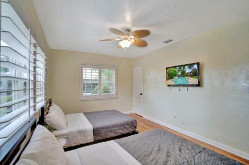 Tropical 3 Bedroom Villa With Heated Pool Mins To Beach
