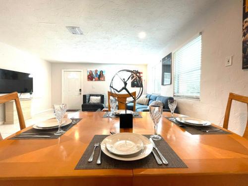 Supervilla - 6 Mins To Beach - Heated Pool