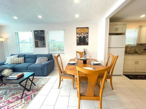 Supervilla - 6 Mins To Beach - Heated Pool