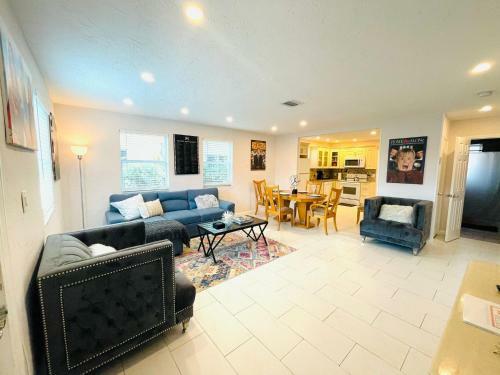 Supervilla - 6 Mins To Beach - Heated Pool