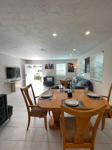 Supervilla - 6 Mins To Beach - Heated Pool