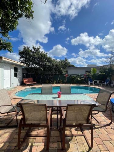 Supervilla - 6 Mins To Beach - Heated Pool