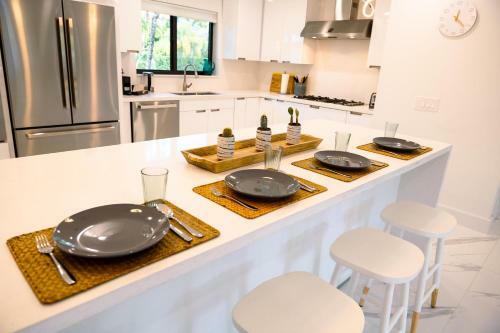 Villa Modern Newly Renovated Boho Beach Home With Heated Pool