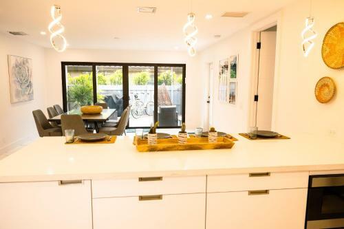 Villa Modern Newly Renovated Boho Beach Home With Heated Pool