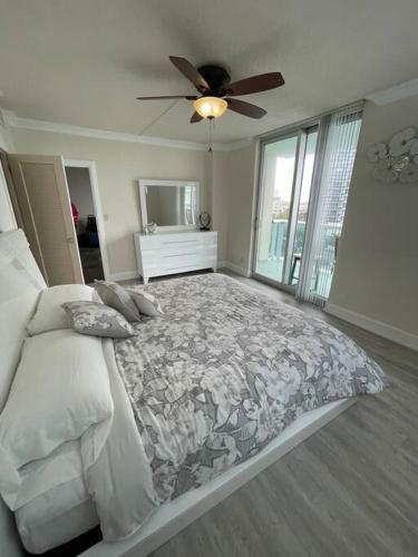 Apartamento New Luxury Beachfront Family-friendly Home