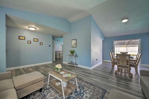 Port Richey Getaway With Lanai, Pool And Grill!