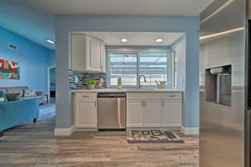 Port Richey Getaway With Lanai, Pool And Grill!